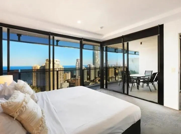 Circle On Cavill 2-Bed Sea View Apartment Gold Coast