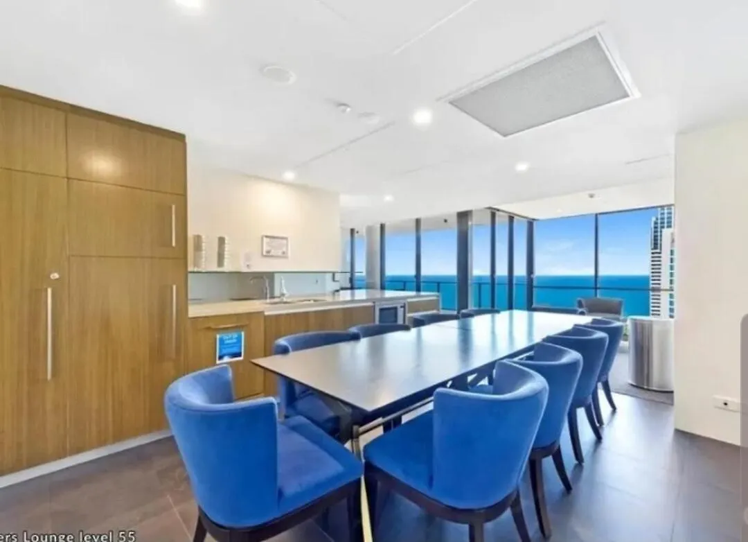 Circle On Cavill 2-Bed Sea View Apartment Gold Coast