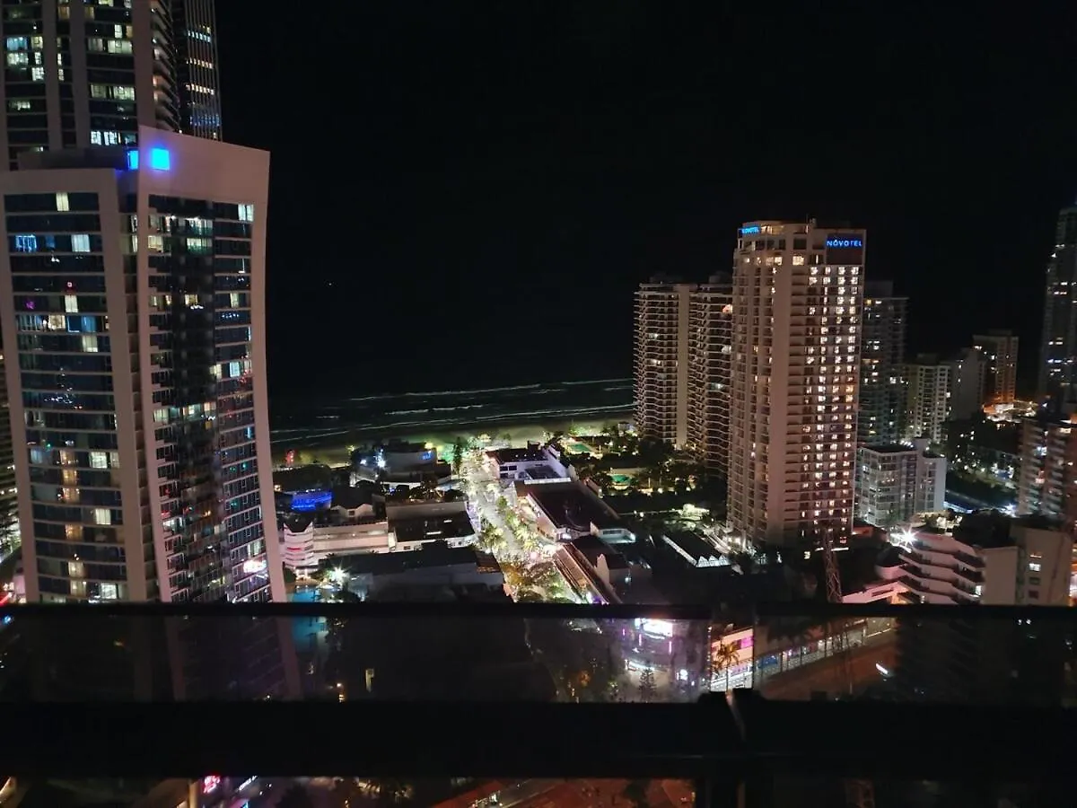 Circle On Cavill 2-Bed Sea View Apartment Gold Coast