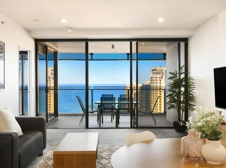 Circle On Cavill 2-Bed Sea View Apartment Gold Coast
