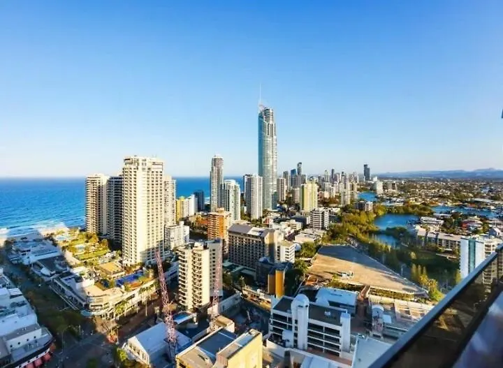 Circle On Cavill 2-Bed Sea View Apartment Gold Coast
